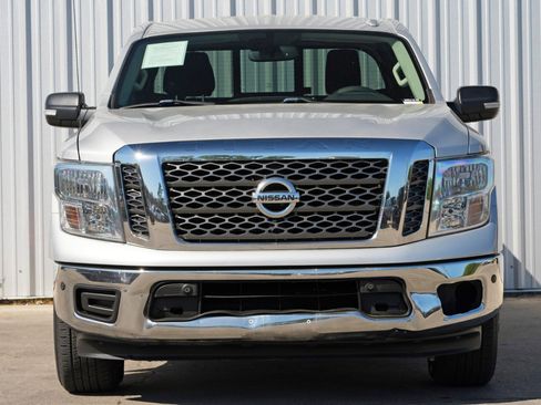 Used 2018 Nissan Titan SV w/ SV Convenience Package image 6