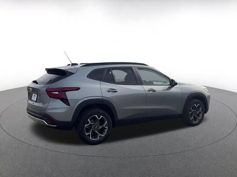 Used 2025 Chevrolet Trax LT FWD image 15