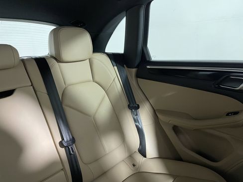 Certified 2023 Porsche Macan AWD/4WD image 17