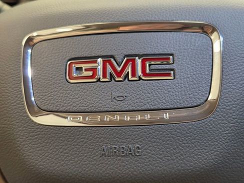 Used 2021 GMC Acadia Denali w/ Denali Ultimate Package image 27