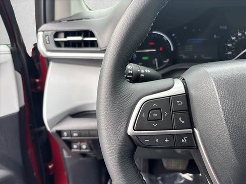 Certified 2025 Toyota Sienna XLE FWD image 18
