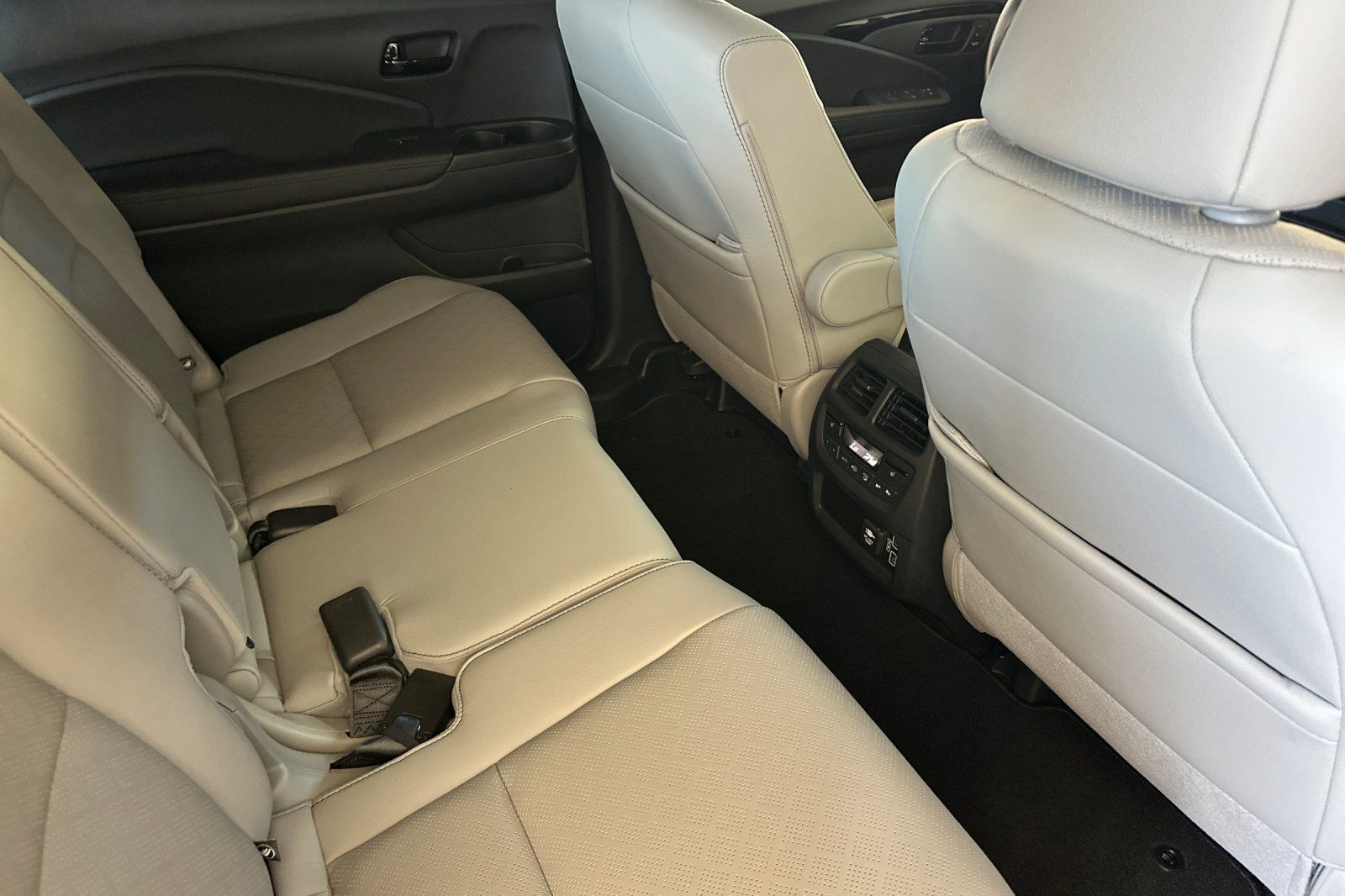 Used 2023 Honda Passport Elite image 32
