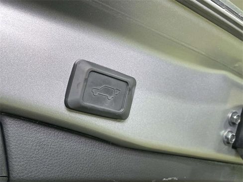 Used 2021 Toyota RAV4 XLE w/ Convenience Package image 20