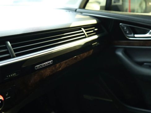 Used 2018 Audi Q7 3.0T Premium Plus w/ Premium Plus Package image 31