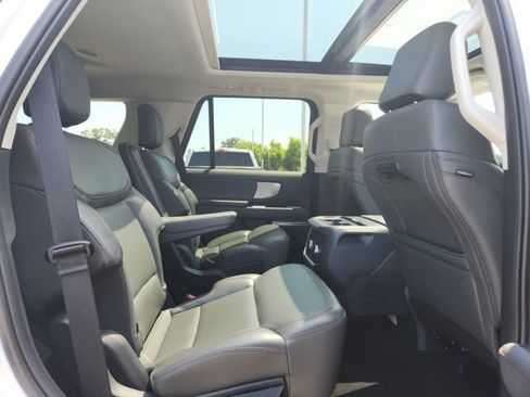 Used 2025 Ford Expedition Active AWD/4WD image 16