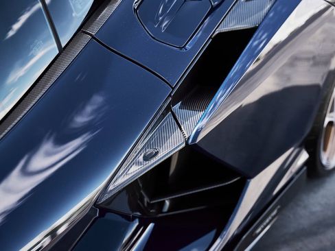 Used 2025 Lamborghini Revuelto AWD/4WD image 14