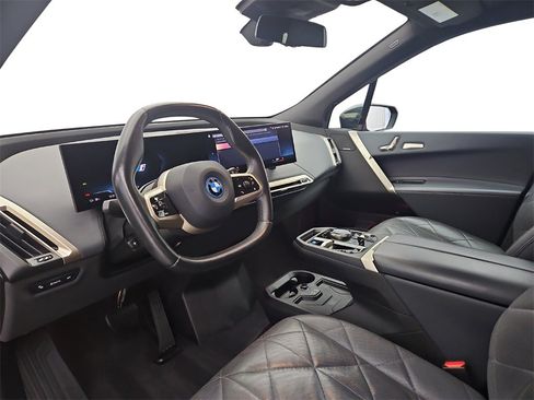 Used 2022 BMW iX xDrive50 w/ Premium Package image 11