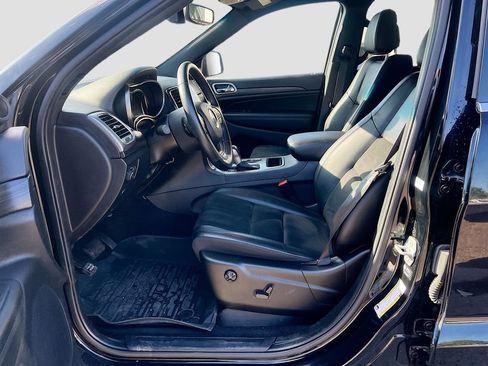 Used 2022 Jeep Grand Cherokee Laredo X image 20