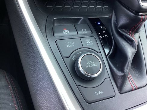 Used 2022 Toyota RAV4 SE w/ Weather & Moonroof Package AWD/4WD image 23