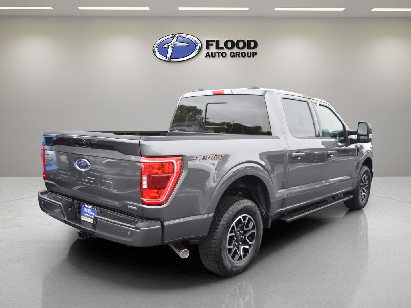 Used 2022 Ford F150 XLT w/ Equipment Group 302A High AWD/4WD image 4