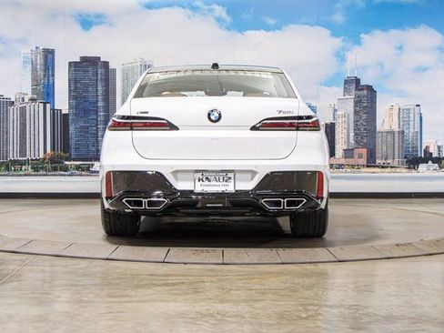 Used 2025 BMW 760i xDrive image 11