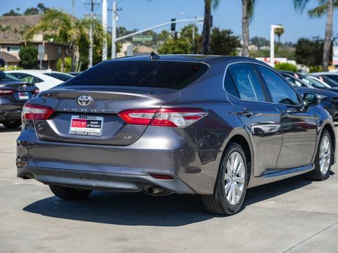 Used 2019 Toyota Camry LE FWD image 6