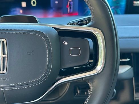 New 2025 Lincoln Navigator Reserve AWD/4WD image 10