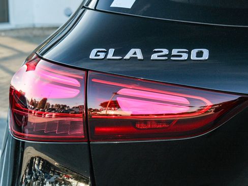 Certified 2025 Mercedes-Benz GLA 250 4MATIC image 10