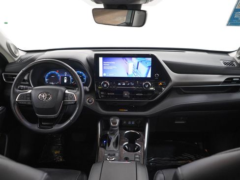 Used 2024 Toyota Highlander Limited AWD/4WD image 14