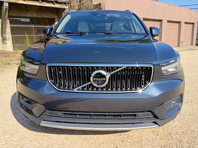 Used 2022 Volvo XC40 T4 Momentum FWD image 3