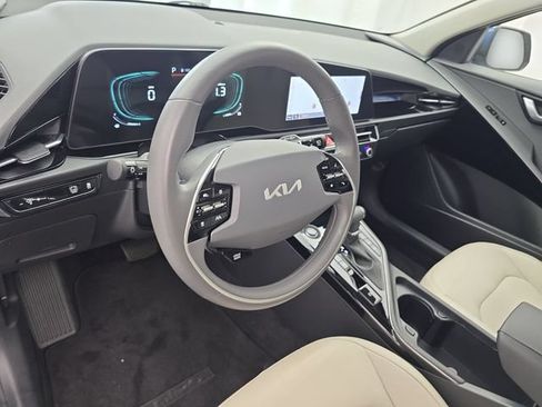 Used 2023 Kia Niro EX FWD image 15
