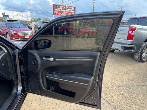 Used 2019 Chrysler 300 Touring w/ Sport Appearance Package RWD image 28