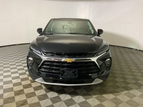 Used 2025 Chevrolet Blazer LT image 3