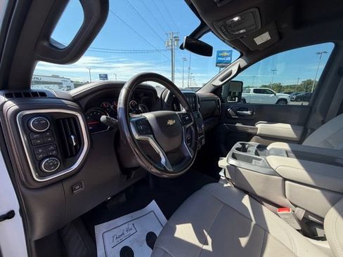 Used 2022 Chevrolet Silverado 2500 LTZ AWD/4WD image 11