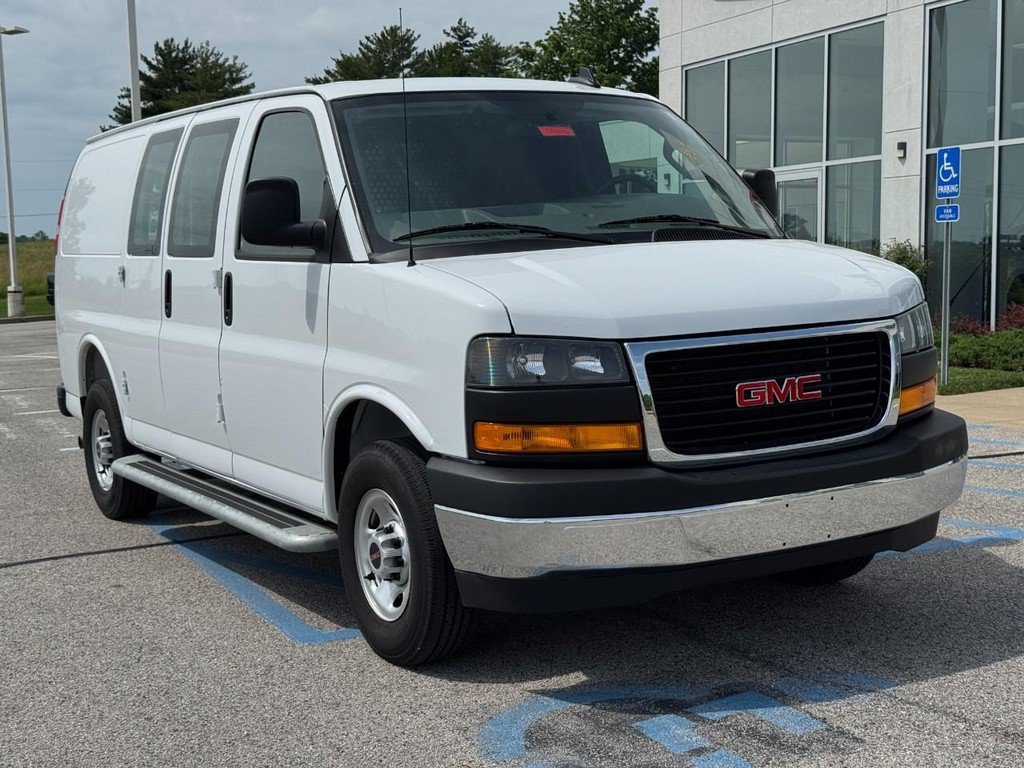 Used 2025 GMC Savana 2500 w/ Driver Convenience Package RWD image 2