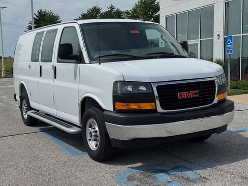 Used 2025 GMC Savana 2500 w/ Driver Convenience Package RWD image 2
