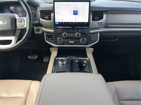 Used 2024 Ford Expedition Max XLT image 18