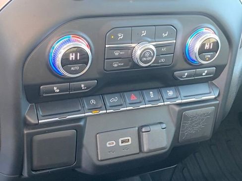 Used 2022 GMC Sierra 1500 SLE image 12