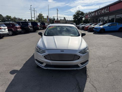 Used 2017 Ford Fusion SE FWD image 8