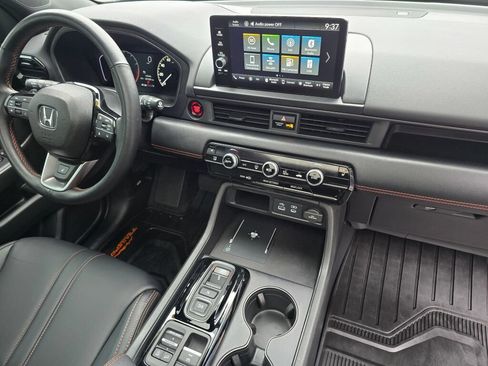 Certified 2025 Honda Pilot TrailSport image 10
