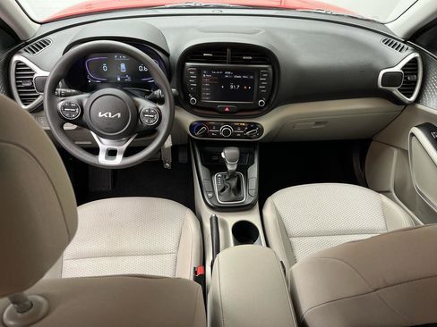 Used 2024 Kia Soul LX FWD image 4