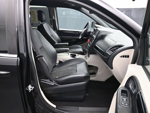 Used 2019 Dodge Grand Caravan SXT FWD image 9