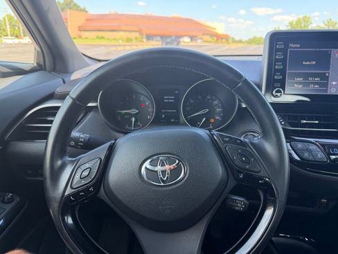 Used 2019 Toyota C-HR Limited FWD image 18