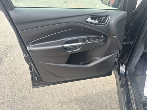 Used 2018 Ford Escape SE w/ SE Sport Appearance Package image 10