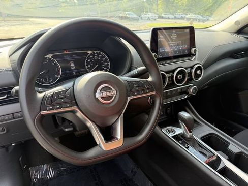 Used 2025 Nissan Sentra SV FWD image 14