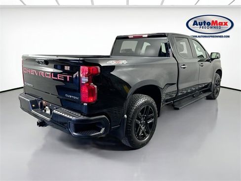 Used 2023 Chevrolet Silverado 1500 Custom image 2