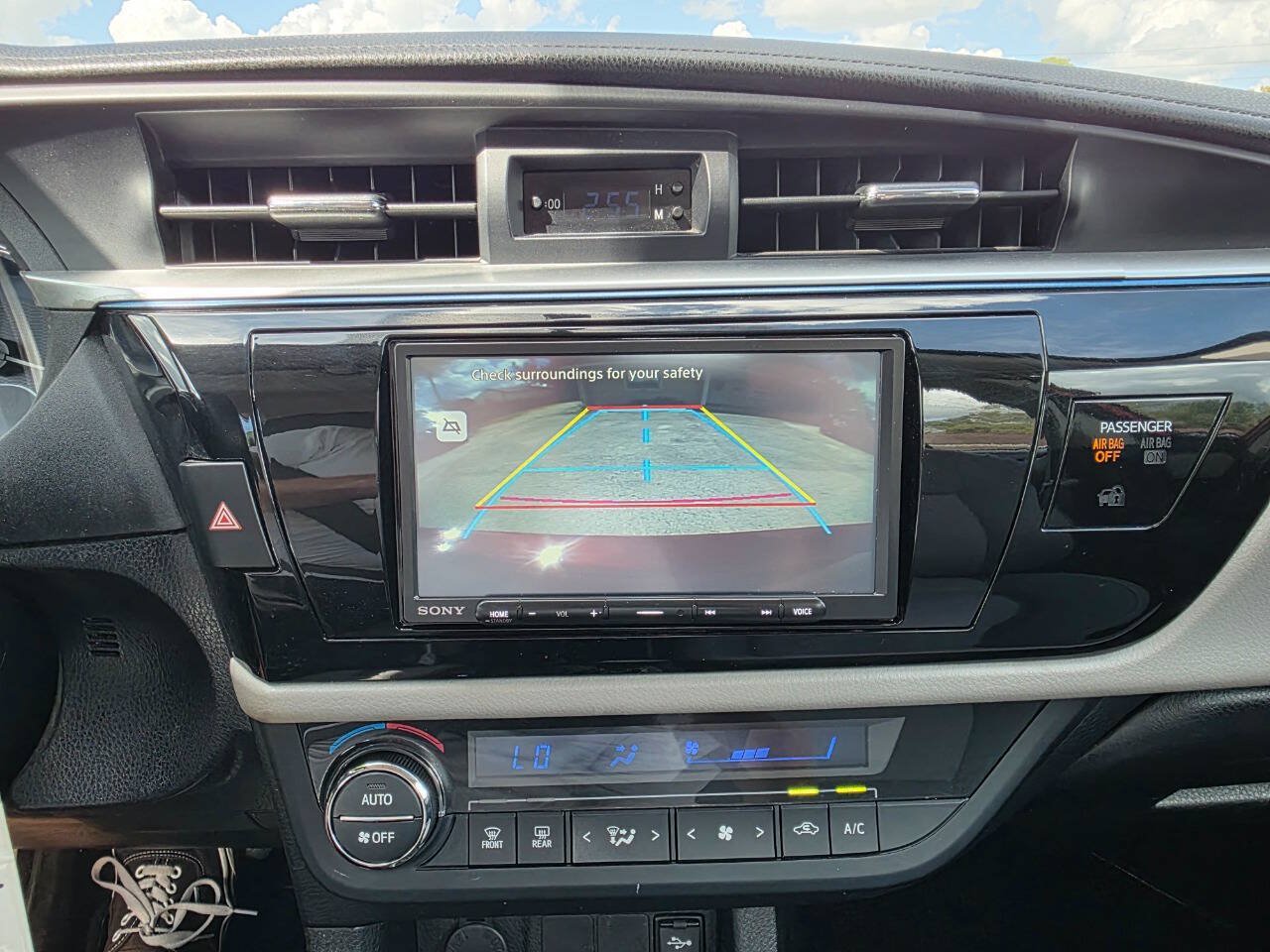 Used 2014 Toyota Corolla LE FWD image 16