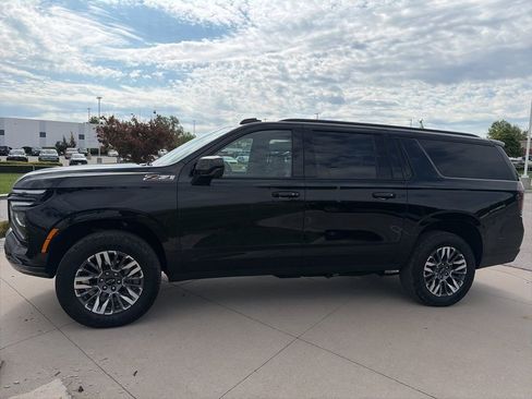 Used 2025 Chevrolet Suburban Z71 AWD/4WD image 5
