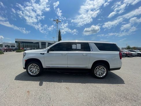 Used 2024 GMC Yukon XL SLT w/ SLT Premium Package AWD/4WD image 4