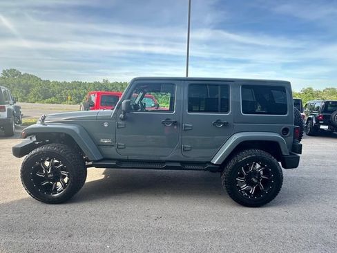 Used 2014 Jeep Wrangler Unlimited Sahara w/ Max Tow Package AWD/4WD image 2