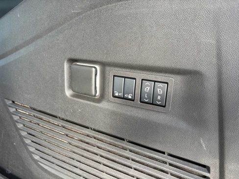 Used 2025 Chevrolet Suburban High Country AWD/4WD image 7