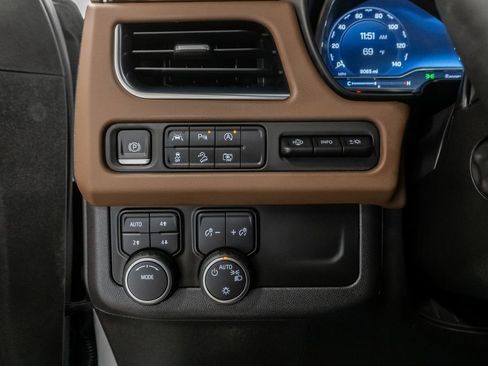 Used 2023 Chevrolet Tahoe High Country w/ Premium Package 2 AWD/4WD image 17