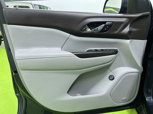 Used 2018 GMC Acadia SLT w/ LPO, Floor Liner Package FWD image 16