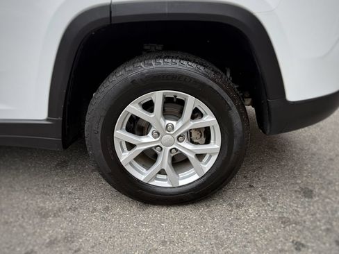 Used 2023 Jeep Grand Cherokee Limited AWD/4WD image 16