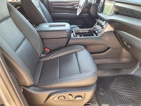 Used 2023 GMC Yukon Denali image 9