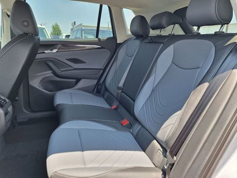 New 2025 Volkswagen Tiguan SE image 12