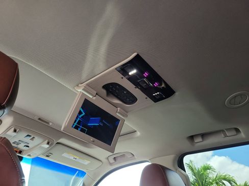 Used 2019 Cadillac Escalade ESV Premium Luxury AWD/4WD image 15
