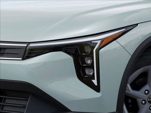 New 2025 Kia K4 LXS image 10