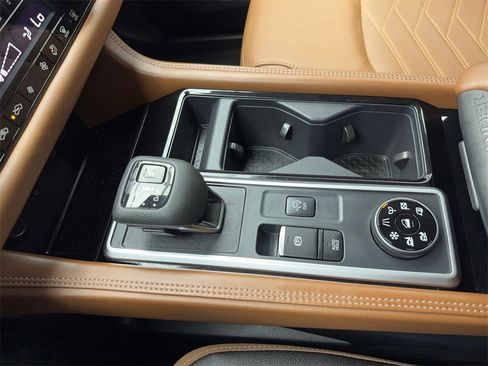 Used 2024 Nissan Pathfinder Platinum w/ Cargo Package image 26