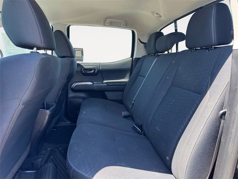 Used 2021 Toyota Tacoma SR5 w/ Trail Edition image 13
